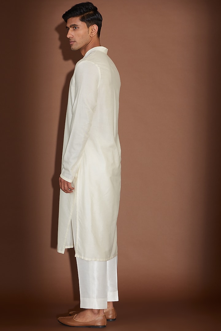 Ivory Chanderi Kurta Set by Sawan Gandhi Men at Pernia's Pop Up Shop