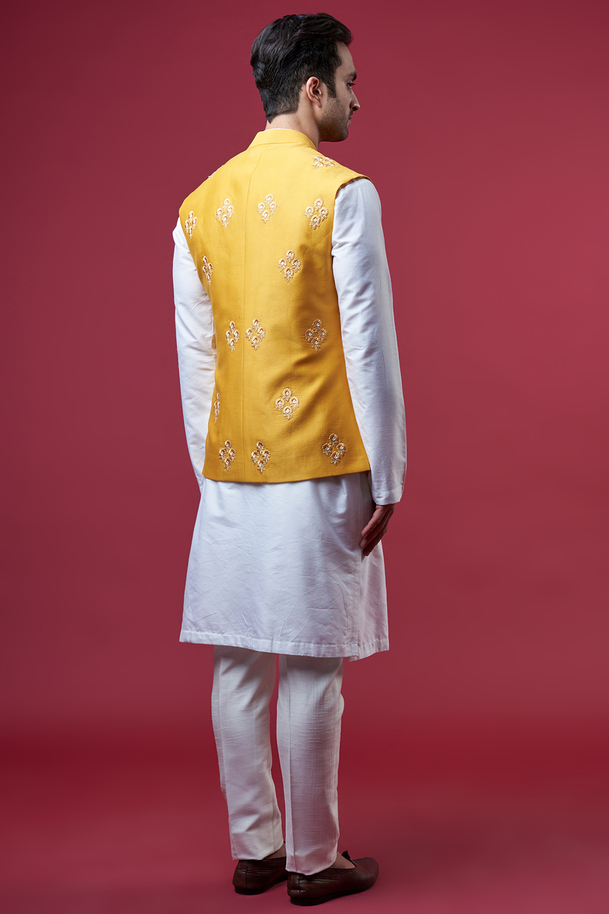 Yellow Silk Embroidered Bundi Jacket Design by Sawan Gandhi Men at Pernia's  Pop Up Shop 2024