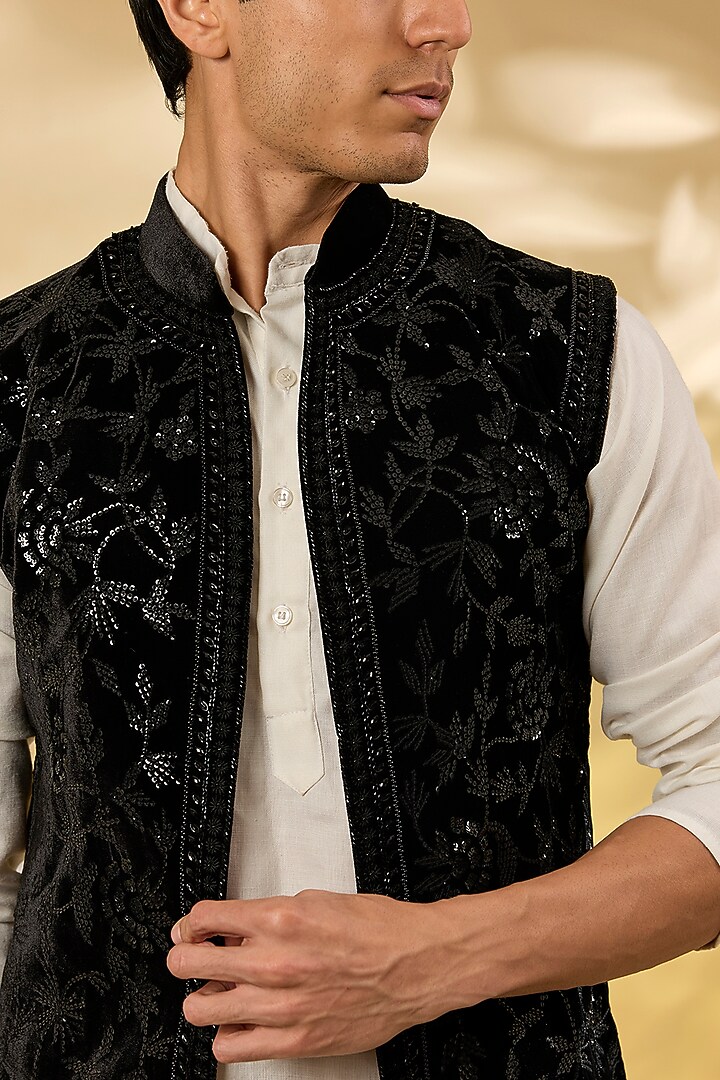 Black Velvet Sequins Embroidered Bundi Jacket by Sawan Gandhi Men at Pernia's Pop Up Shop