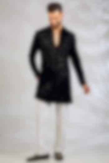 Navy Blue Velvet Kurta by Sawan Gandhi Men at Pernia's Pop Up Shop