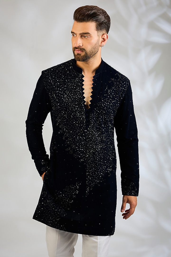 Navy Blue Velvet Kurta by Sawan Gandhi Men at Pernia's Pop Up Shop