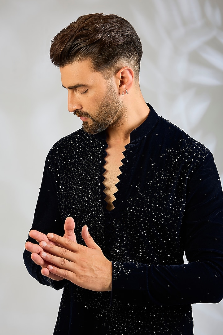 Navy Blue Velvet Kurta by Sawan Gandhi Men at Pernia's Pop Up Shop
