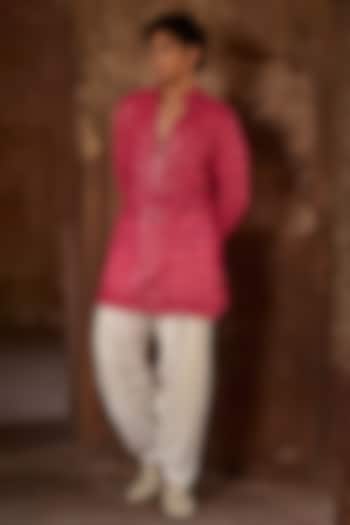 Hot Pink Chanderi Mirror Embroidered Kurta Set by Sawan Gandhi Men at Pernia's Pop Up Shop