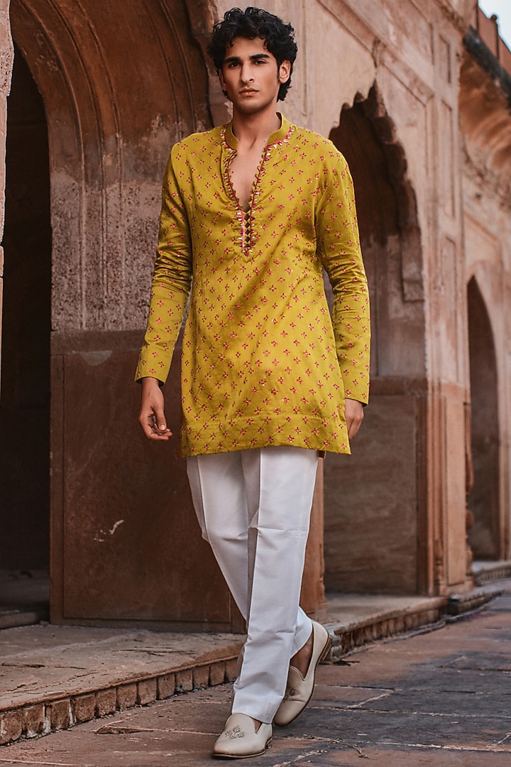 Mustard Chanderi Mirror Embroidered Bandhani Kurta by Sawan Gandhi Men at Pernia's Pop Up Shop