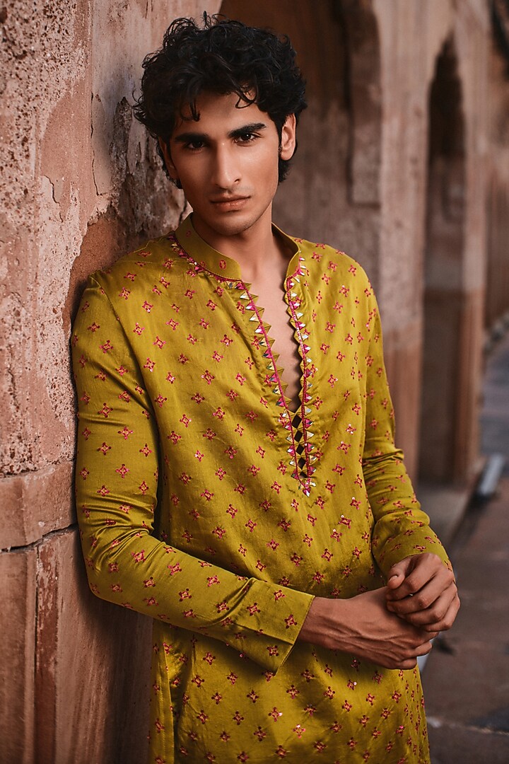 Mustard Chanderi Mirror Embroidered Bandhani Kurta by Sawan Gandhi Men at Pernia's Pop Up Shop