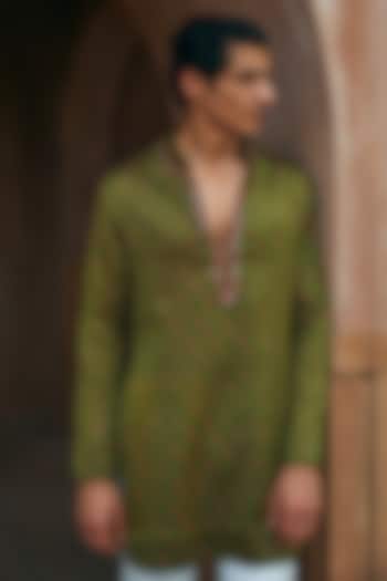 Moss Green Chanderi Mirror Embroidered Bandhani Kurta by Sawan Gandhi Men at Pernia's Pop Up Shop