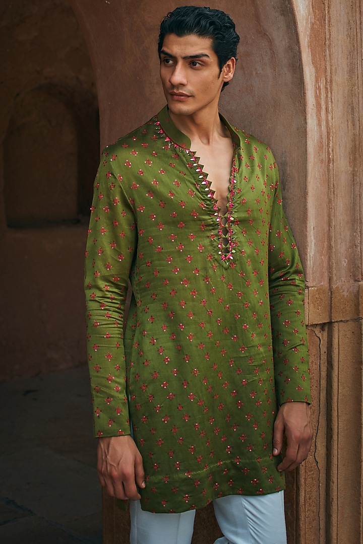 Moss Green Chanderi Mirror Embroidered Bandhani Kurta by Sawan Gandhi Men at Pernia's Pop Up Shop