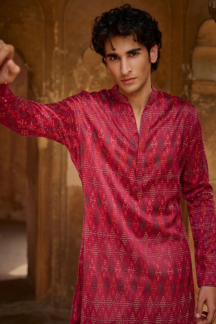 Crimson Chanderi Kurta by Sawan Gandhi Men at Pernia's Pop Up Shop