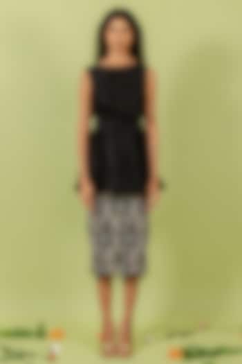 Black & White Guipure Lace Scalloped Midi Skirt by Swatee Singh at Pernia's Pop Up Shop