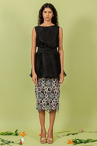 Black & White Guipure Lace Scalloped Midi Skirt by Swatee Singh