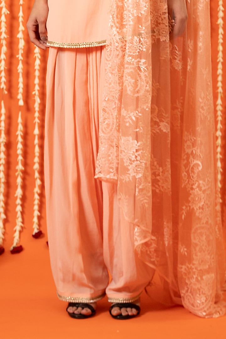 Rose Pink Crepe Lace Embroidered Kurta Set by Swatee Singh at Pernia's Pop Up Shop