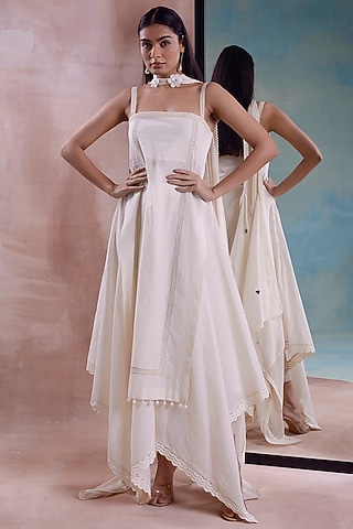 Ivory Organic Cotton Pearl & Lace Asymmetric Layered Kurta Set by Shwetanga