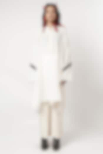 Ivory Linen Thread Embroidered Panelled Kurta Set by Shwetanga at Pernia's Pop Up Shop