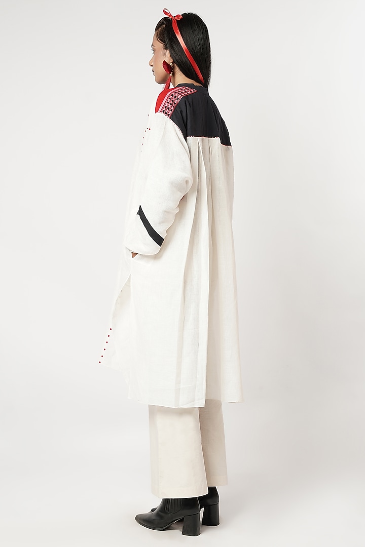 Ivory Linen Thread Embroidered Panelled Kurta Set by Shwetanga at Pernia's Pop Up Shop