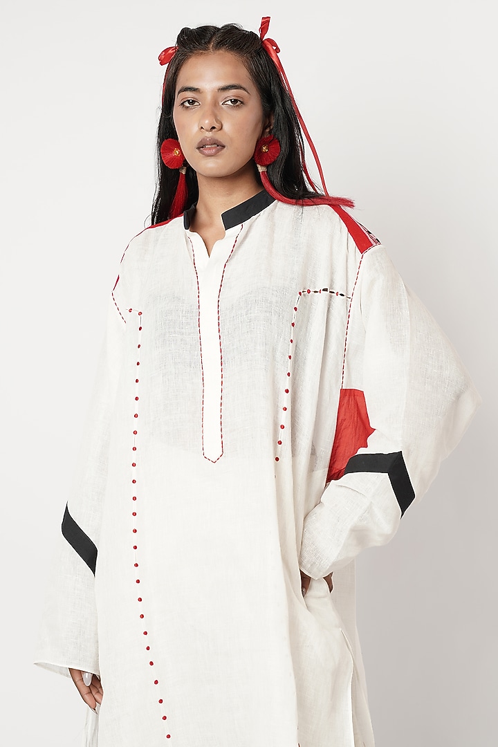 Ivory Linen Thread Embroidered Panelled Kurta Set by Shwetanga at Pernia's Pop Up Shop