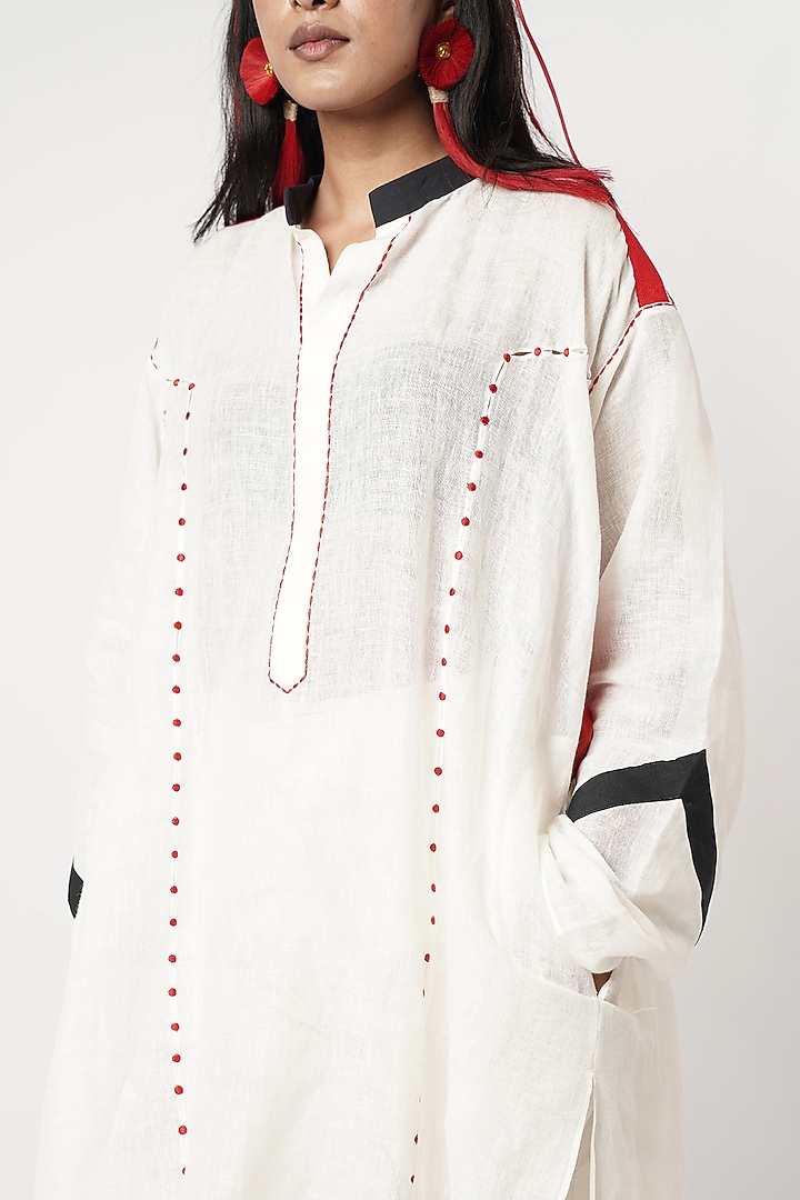 Ivory Linen Thread Embroidered Panelled Kurta Set by Shwetanga at Pernia's Pop Up Shop