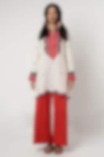 Ivory & Red Linen Scalloped Kurta Set by Shwetanga at Pernia's Pop Up Shop