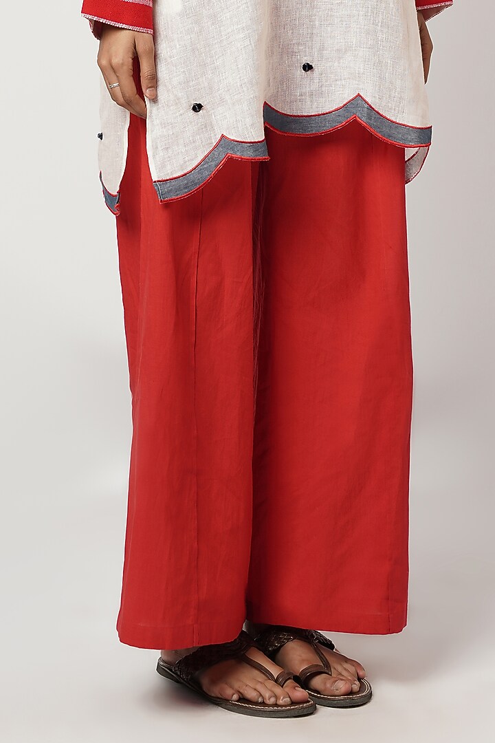 Ivory & Red Linen Scalloped Kurta Set by Shwetanga at Pernia's Pop Up Shop