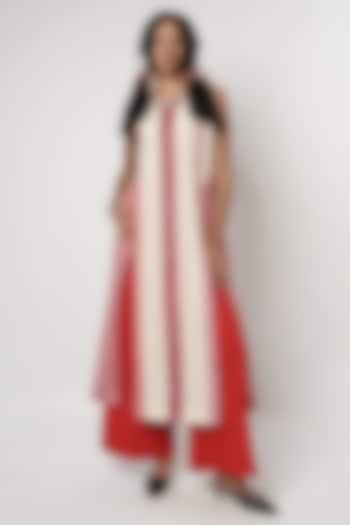 Ivory & Red Cotton Panelled Kurta Set by Shwetanga at Pernia's Pop Up Shop
