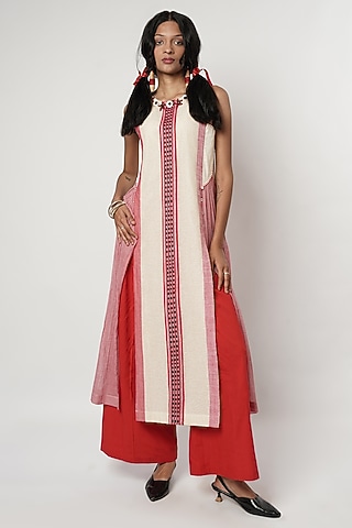 Ivory & Red Cotton Panelled Kurta Set by Shwetanga