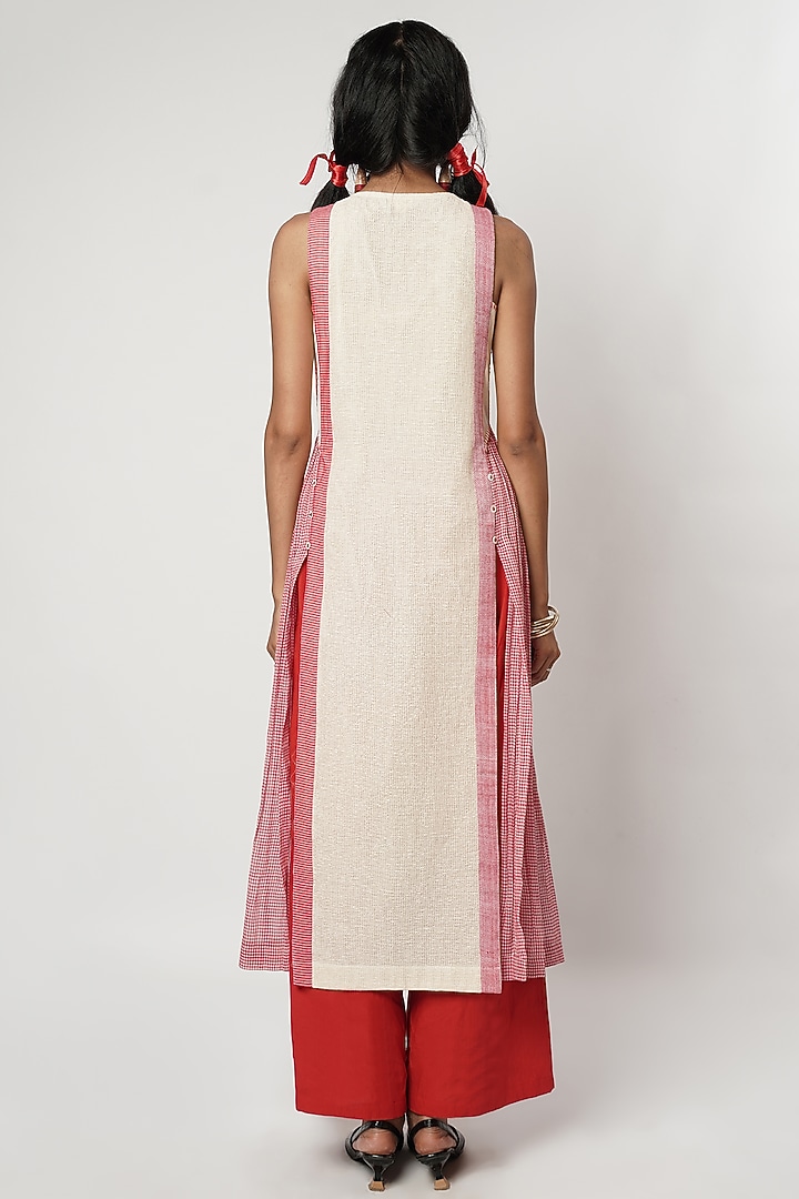 Ivory & Red Cotton Panelled Kurta Set by Shwetanga at Pernia's Pop Up Shop