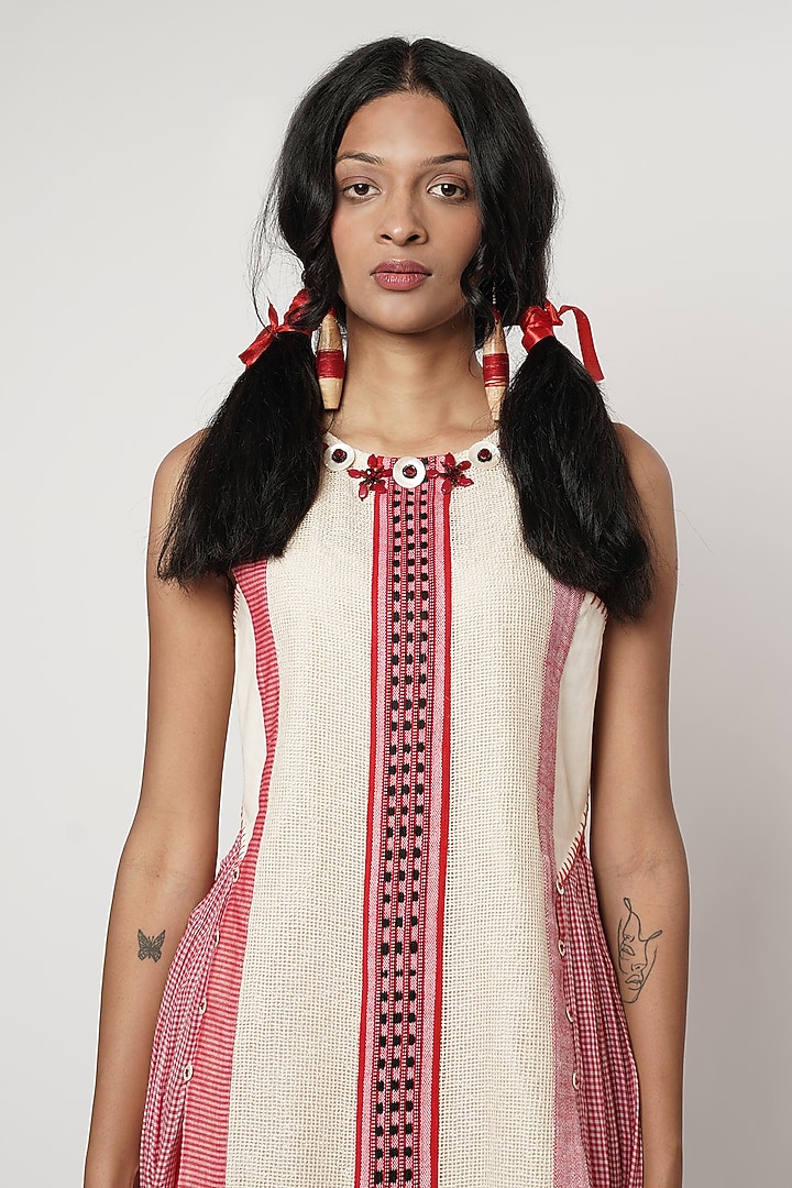 Ivory & Red Cotton Panelled Kurta Set by Shwetanga at Pernia's Pop Up Shop
