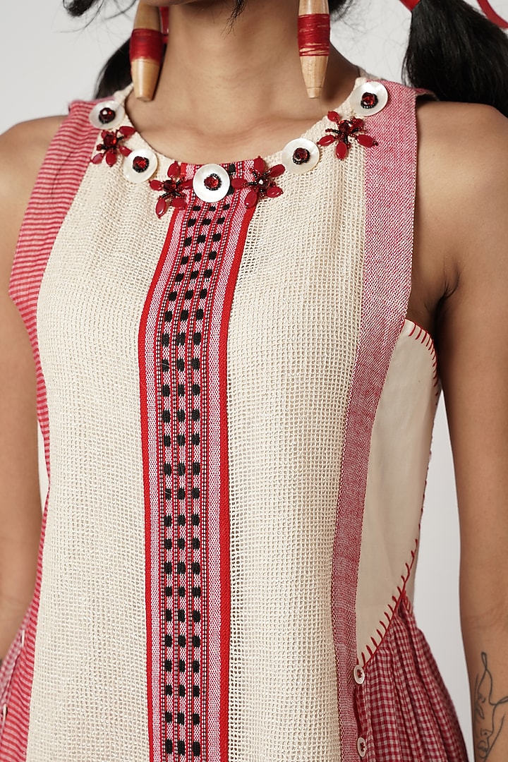 Ivory & Red Cotton Panelled Kurta Set by Shwetanga at Pernia's Pop Up Shop