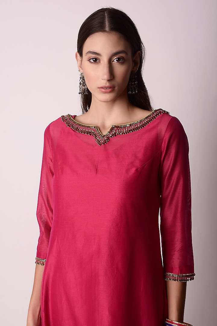 Fuschia Chanderi Embroidered Kurta Set by Shwetanga at Pernia's Pop Up Shop
