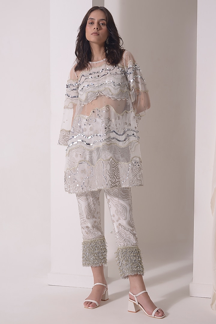 Ecru Crepe & Organza Patchwork Embroidered Short Kurta Set by Shwetanga at Pernia's Pop Up Shop