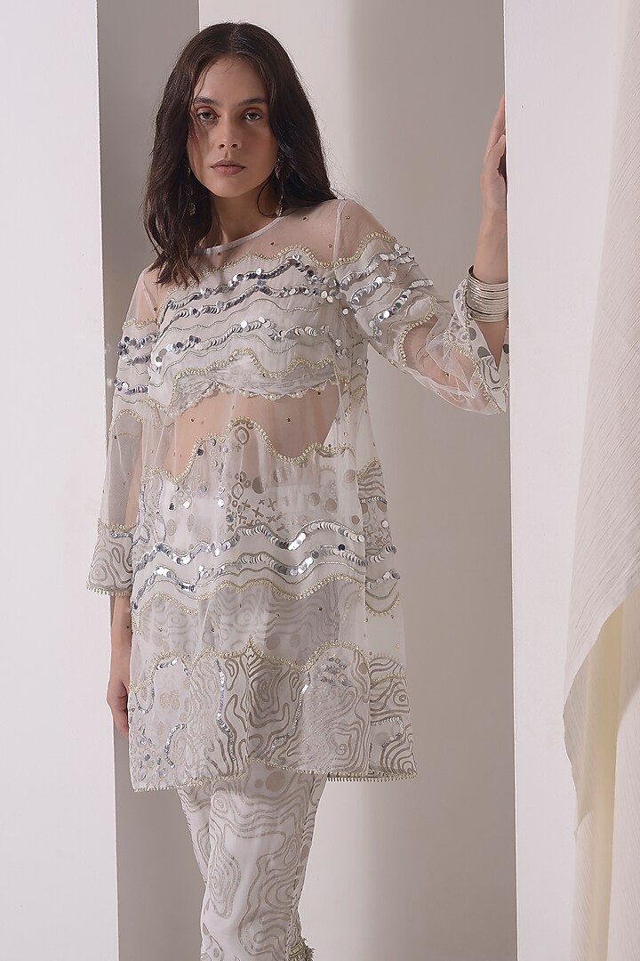 Ecru Crepe & Organza Patchwork Embroidered Short Kurta Set by Shwetanga at Pernia's Pop Up Shop