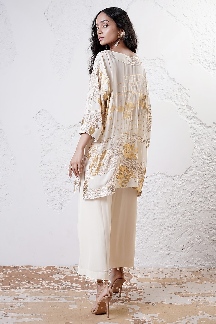 Ivory & Gold Crepe Foil Printed Kurta Set by Shwetanga at Pernia's Pop Up Shop