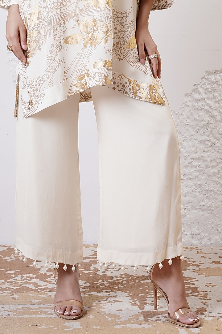 Ivory & Gold Crepe Foil Printed Kurta Set by Shwetanga at Pernia's Pop Up Shop
