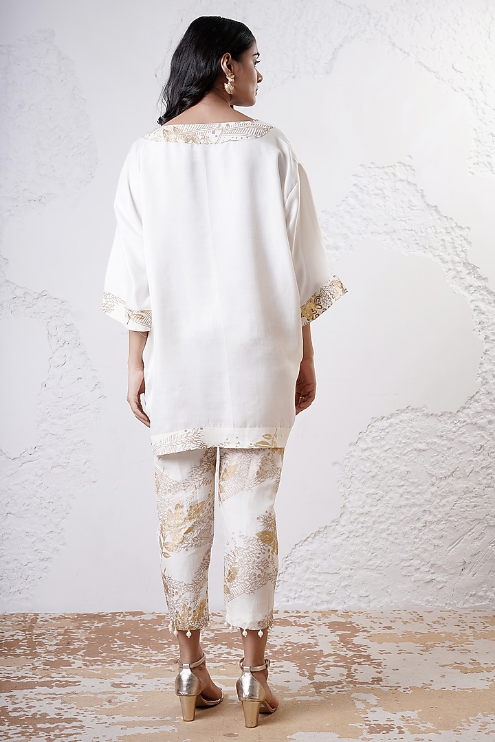 Ivory & Gold Crepe Kurta Set by Shwetanga at Pernia's Pop Up Shop