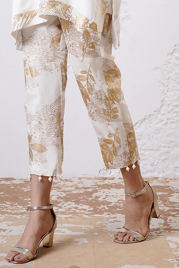 Ivory & Gold Crepe Kurta Set by Shwetanga at Pernia's Pop Up Shop