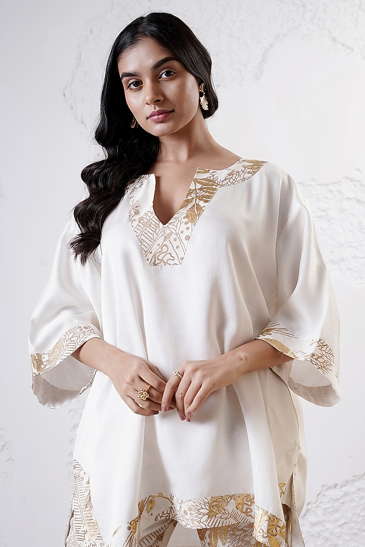 Ivory & Gold Crepe Kurta Set by Shwetanga at Pernia's Pop Up Shop
