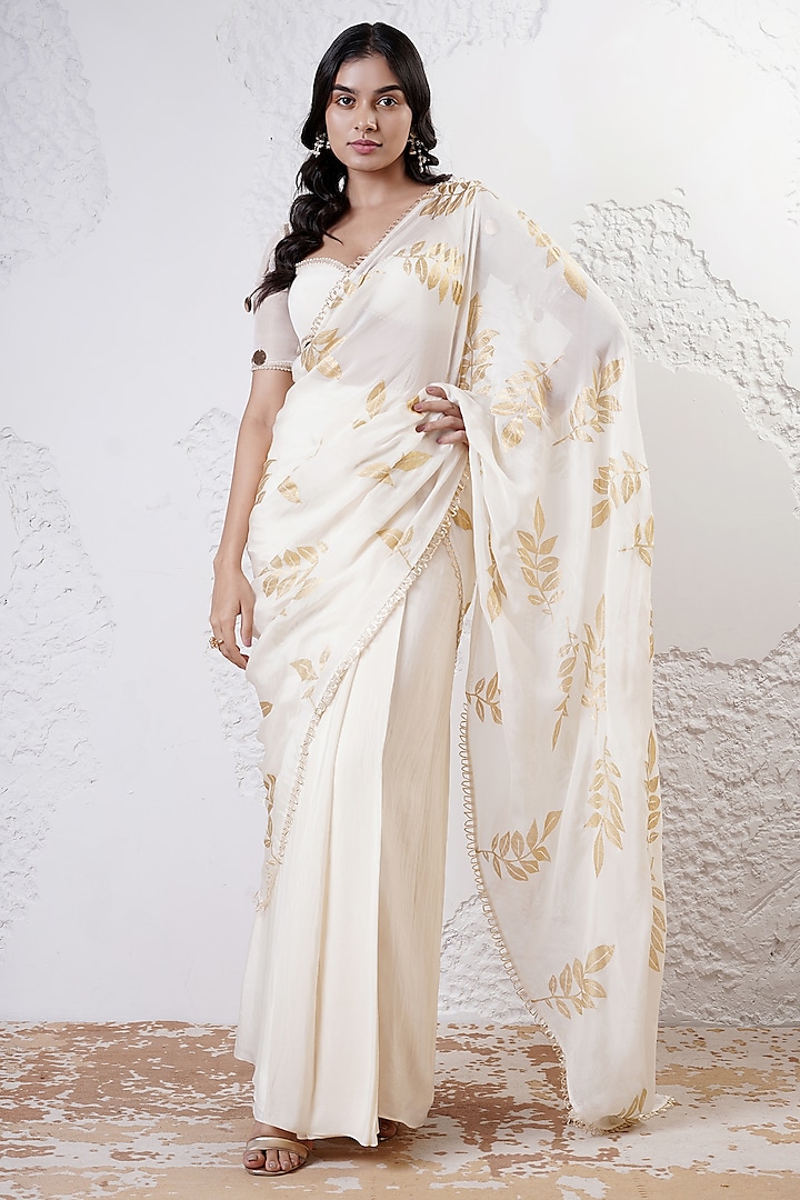 Ivory & Gold Organza Foil Printed Saree Set by Shwetanga at Pernia's Pop Up Shop