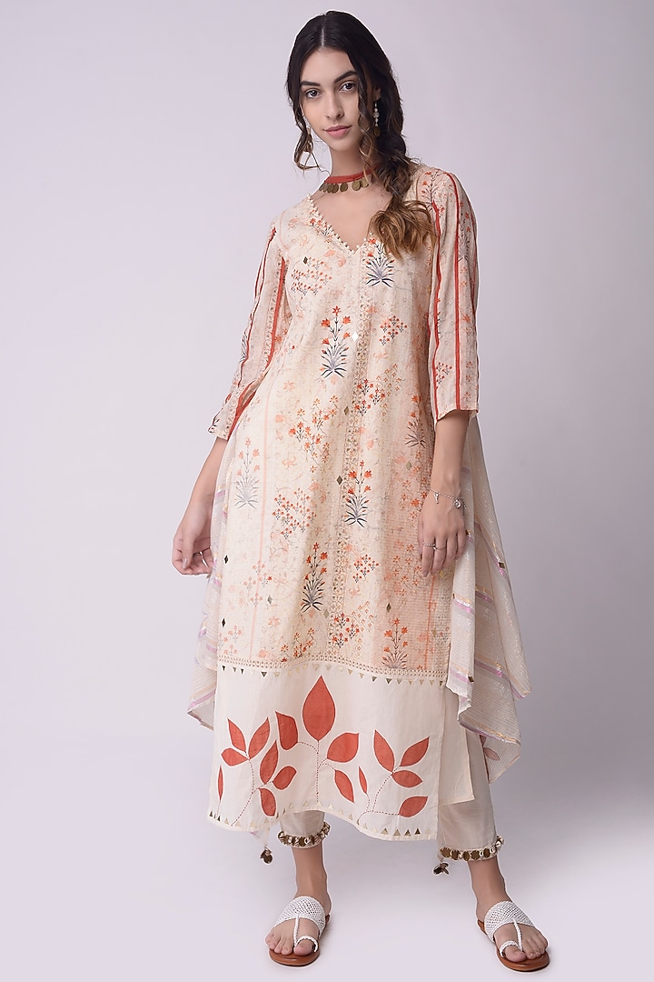 Ivory Embroidered Straight Kurta Set by Shwetanga at Pernia's Pop Up Shop