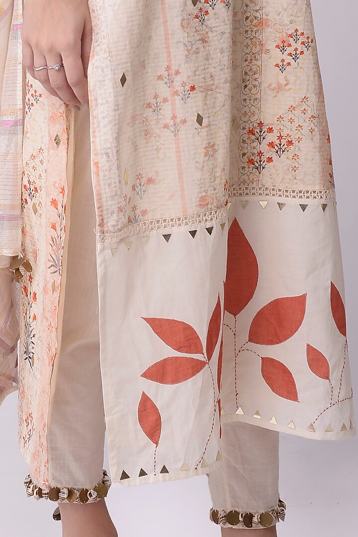 Ivory Embroidered Straight Kurta Set by Shwetanga at Pernia's Pop Up Shop