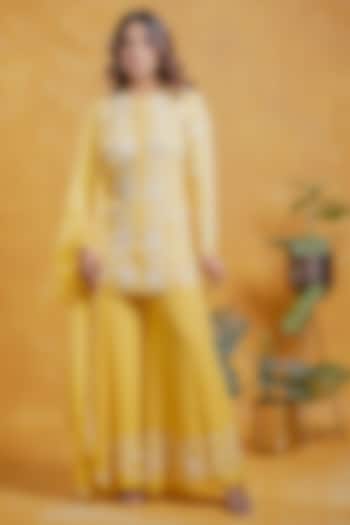 Yellow Viscose Georgette Thread Embroidered Kurta Set by SWETA DESAI