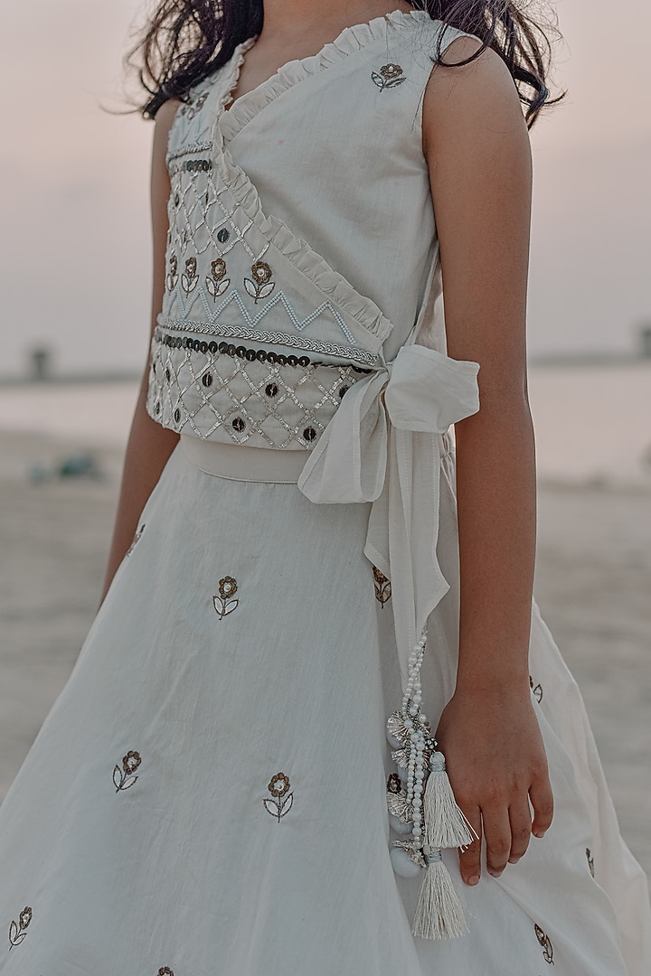 Off-White Chanderi Hand Embroidered Lehenga Set For Girls by Swati Golyan at Pernia's Pop Up Shop