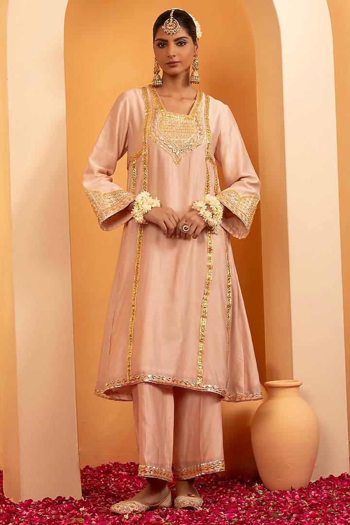 Cozy Peach Chanderi Gota Work Kurta Set by Swati Wadhwani Couture at Pernia's Pop Up Shop