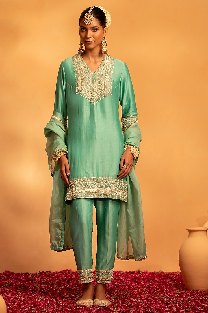 Fern Green Chanderi Zari Embroidered Kurta Set by Swati Wadhwani Couture at Pernia's Pop Up Shop