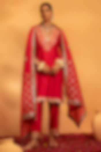 Crimson Red Chanderi Gota Work Kurta Set by Swati Wadhwani Couture at Pernia's Pop Up Shop