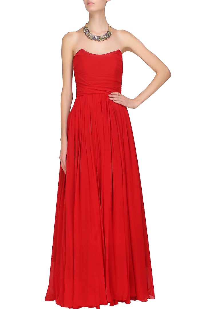 Crimson red tube pleated fit and flared gown available only at Pernia's Pop Up Shop.