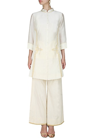Ivory handcut motif back winged tall shirt by SWGT By Shweta Gupta