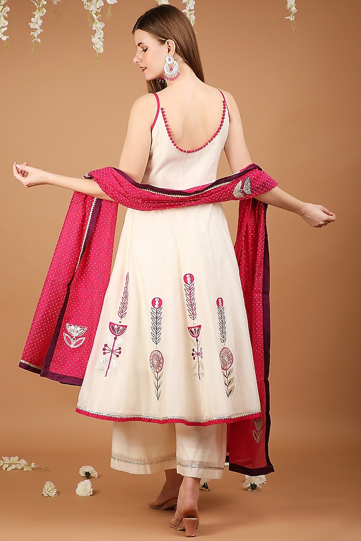 Off-White Chanderi Kurta Set by Taara at Pernia's Pop Up Shop