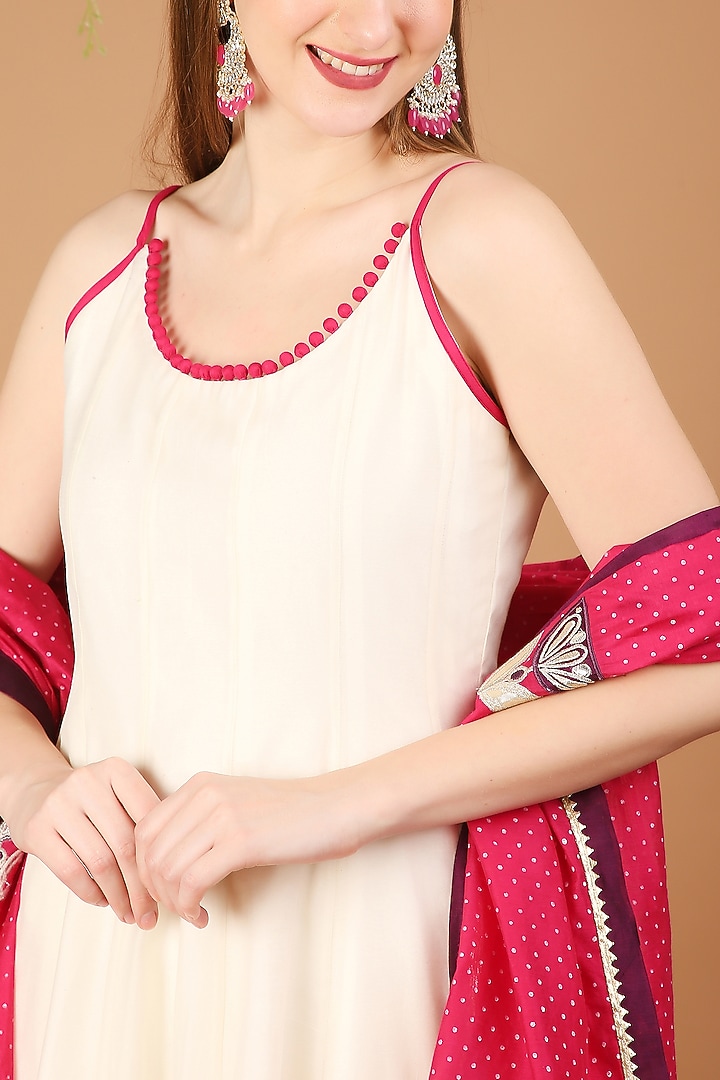 Off-White Chanderi Kurta Set by Taara at Pernia's Pop Up Shop