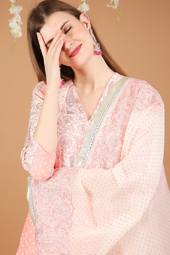 Neyon Pink Chanderi Embroidered Kurta Set by Taara at Pernia's Pop Up Shop