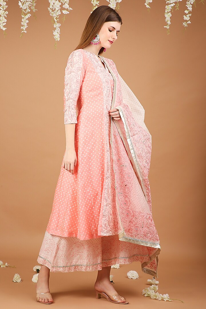 Neyon Pink Chanderi Embroidered Kurta Set by Taara at Pernia's Pop Up Shop