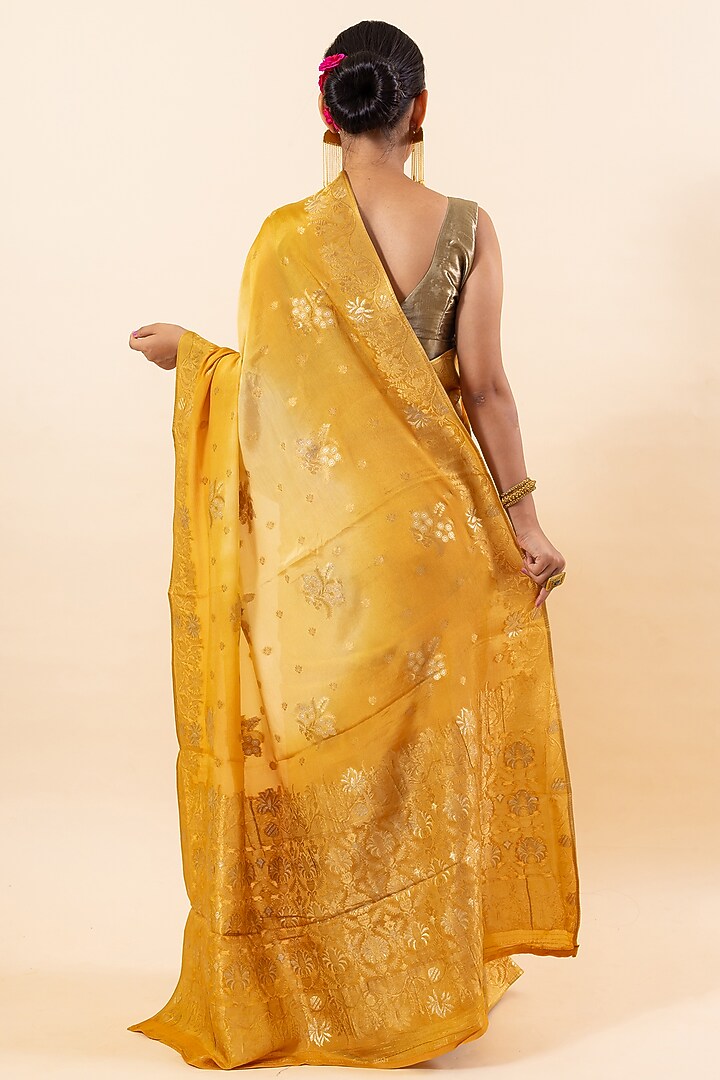 Mustard Crepe Wrinkled Festive Saree Set by Taba Kashi By Artika Shah at Pernia's Pop Up Shop